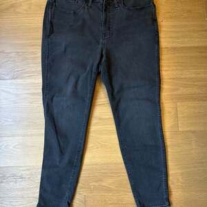 Madewell 10 inch High-Rise Skinny Jeans in Starkey Wash